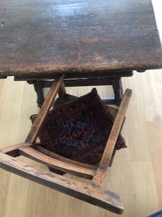 Image 1 of À vendre, table espagnole du XVIIIe siècle avec tiroir et compartiment de rangement supplémentaire