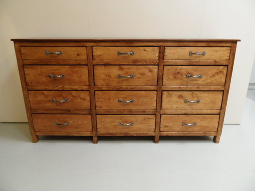 Vintage winkelkast met lades