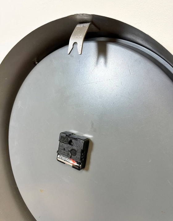 Image 1 of Grote grijze industriële wandklok van Pragotron, jaren 60