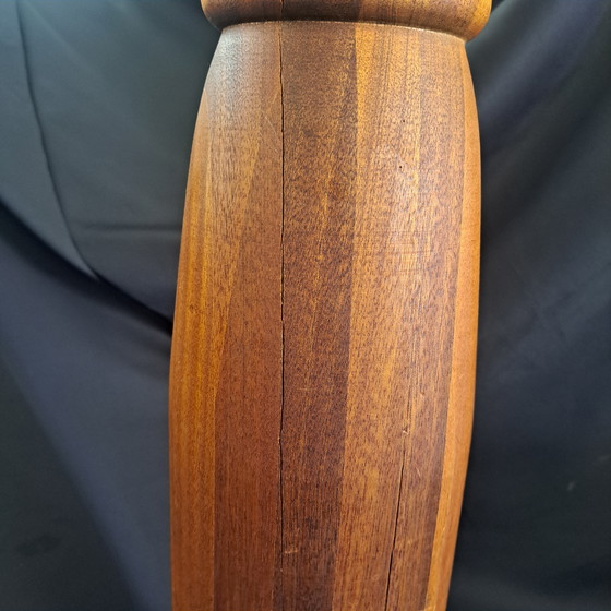 Image 1 of Base in legno massello – probabilmente noce – alta 70,5 cm