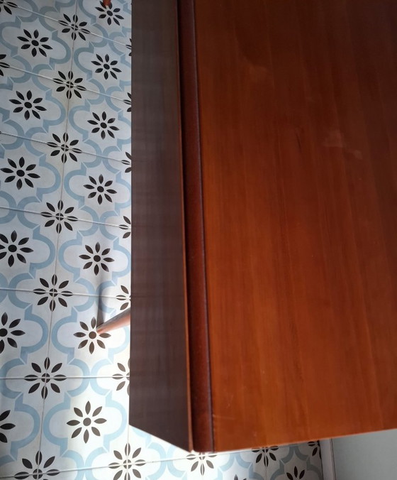 Image 1 of Cees Braakman pour Pastoe > table d'appoint élégante et classique en bois de cerisier