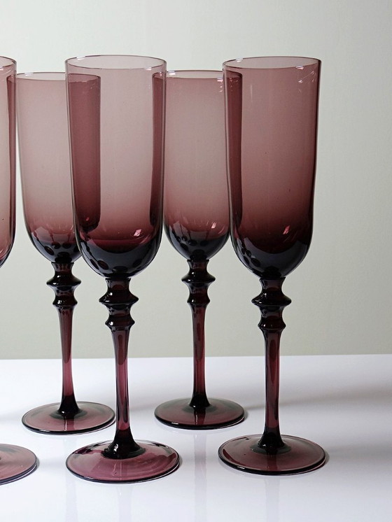 Image 1 of Lot de 6 grandes flûtes à Champagne vintages 70-80's verre soufflé violine