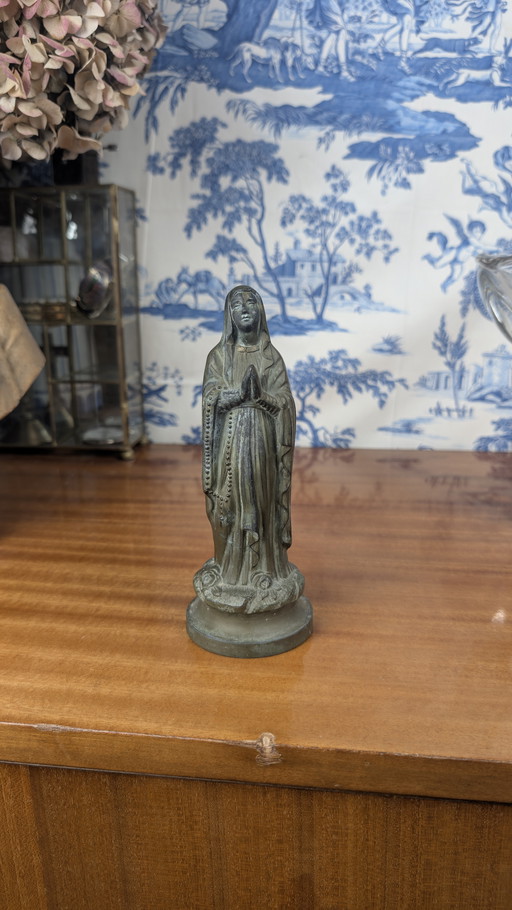 Ancienne statue religieuse de la Vierge Marie priant le ciel en étain début XXème