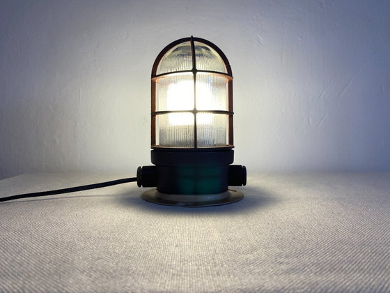 Vintage industriële wandlamp met kooiconstructie – jaren 70 – Wandlampen, Metal, Glass (photo 9 of 9)