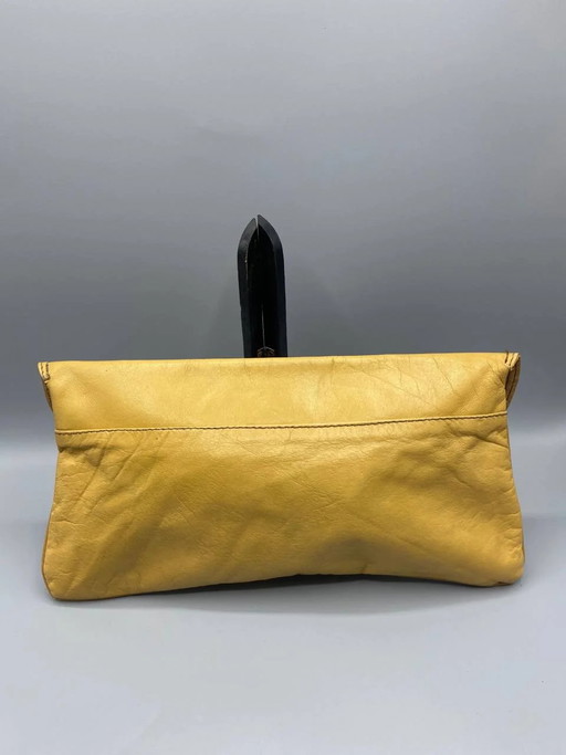 Honingkleurige clutch van echt leer met afgeronde klep en drukknoopsluiting, jaren 1980-1990 (photo 2 of 5)