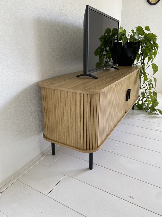 Image 1 of Stijlvol houten tv-kastje met roldeuren 