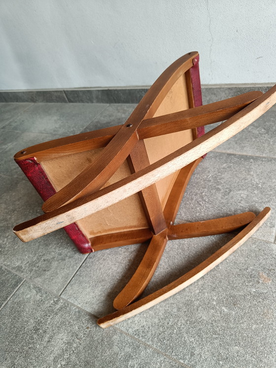 Image 1 of Tabouret à bascule vintage français en bois et skaï rouge, années 1970