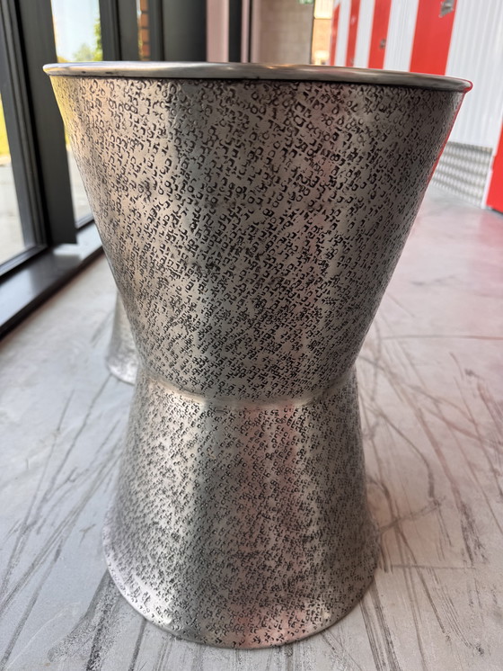 Image 1 of Nic Duysen, 2x gehamerde ijzeren krukken 