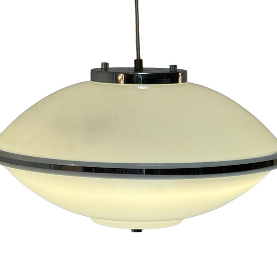 Image 1 of Lampada a sospensione modello - Acrilico bianco Design Space Age / Anni '70 italiano - Nello stile di Guzzini