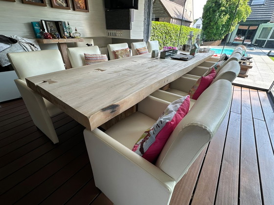 Image 1 of Bamboe tafel met 12 lederen stoelen