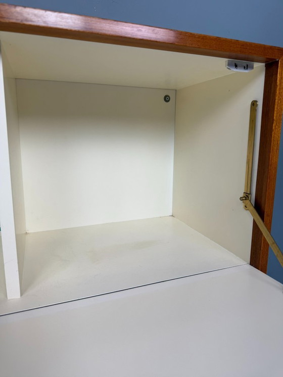 Image 1 of Florence Knoll voor Knoll, notenhouten hangkast, model 122 W-1, 1947