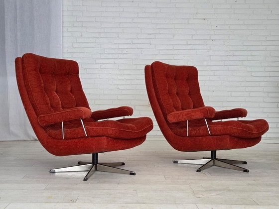 Image 1 of Fauteuil pivotant suédois des années 1970, de la marque Ulferts Sweden, en velours.