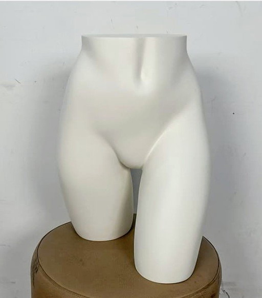 Conception de la partie inférieure du châssis Genesis 730-F/9010