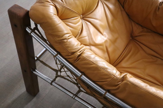 Image 1 of Rara poltrona lounge Amazonas con poggiapiedi in pelle color cognac, disegnata da Jean Gillon, Brasile, anni '60.