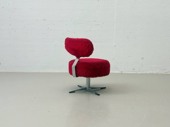 Image 1 of Postmoderne loungestoel met rode teddybeerhoes, jaren 70