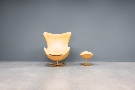 Image 1 of Poltrona a uovo + pouf