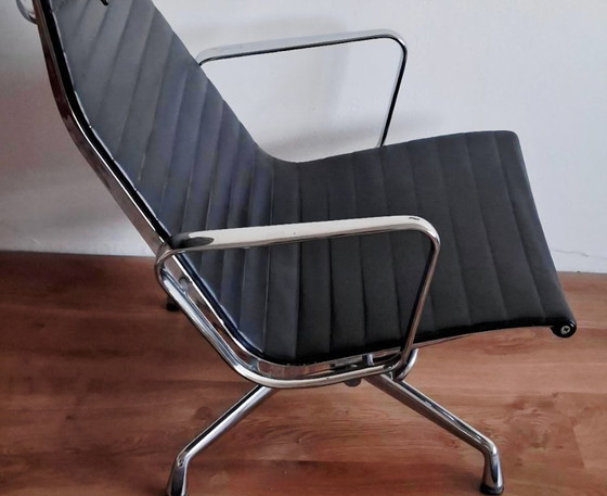 Vitra EA 124 Lounge Chair – Drehstühle, Leather (photo 2 of 5)