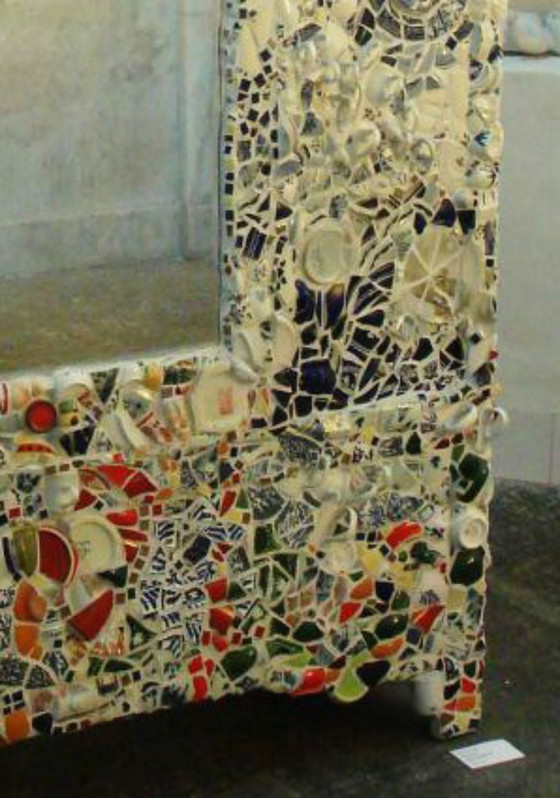 Image 1 of Eun Young Lee - ‘China cabinet’ – Mosaico, porcellana rotta su legno con specchio