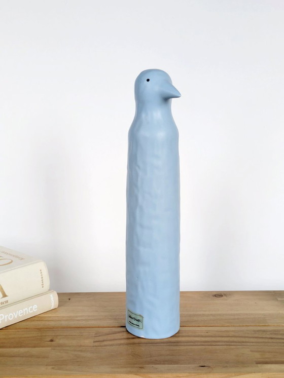 Image 1 of Keramische sculptuur van een blauwe pinguïn van IKEA, gemaakt door Katarina Brieditis, begin jaren 2000.