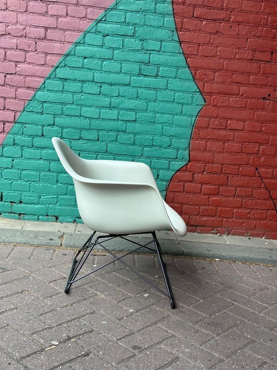Vitra Eames LAR – Kuipstoelen, Metal, Plastic (photo 5 of 6)