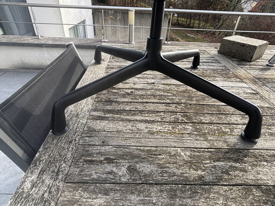 Image 1 of Vitra EA 107 en EA117 stoelen