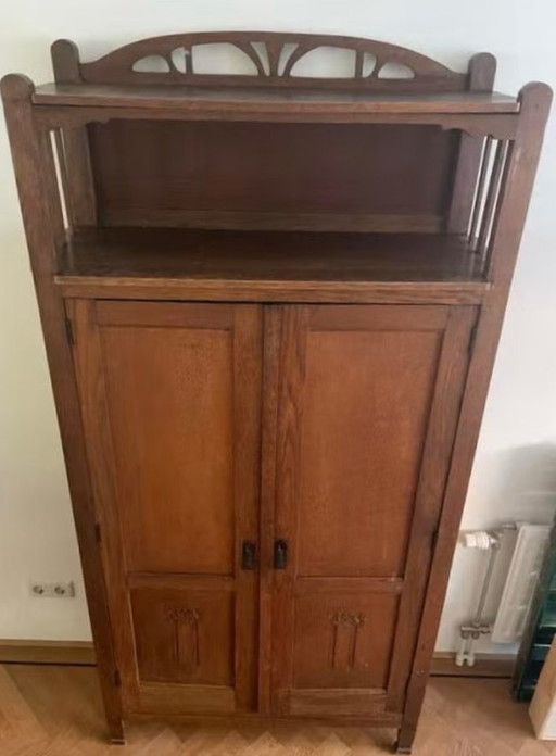 Antico mobile olandese con dettagli in stile Art Nouveau
