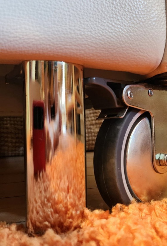 Willi Schillig 2-Sitzer Sofa mit verstellbaren Kopfstützen, Creme Leder, 2 Sitzer Sofas, Metall, Modern (Foto 5 von 5)