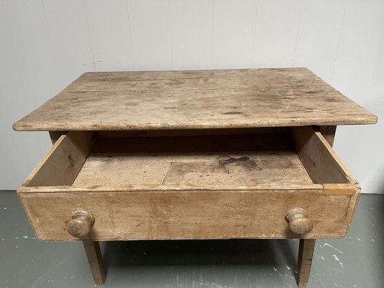 Antique pine side table. €125 – Wood (photo 5 of 6)