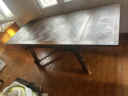 Rustic oak extendable table, early 20th century