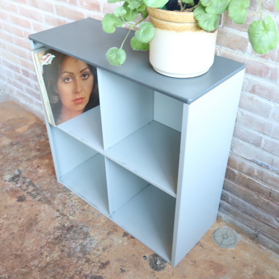 Image 1 of Vitrine vintage en métal pour disques vinyles et tourne-disques