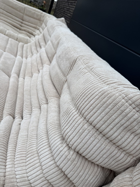 Image 1 of Ligne Roset Togo 3zit met poef (ottoman) in Beige Ribcord (Velours côtelé) 10/10 staat!!