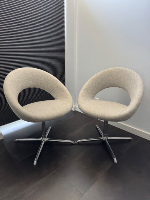 2 x Nina chair Artifort on metal leg