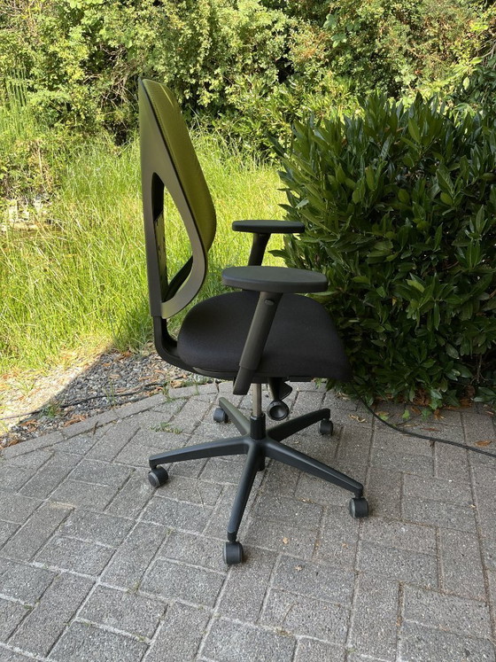 Giroflex 353 – Gebrauchter Bürostuhl mit Netzrückenlehne – Bürostühle, Metal, Plastic (photo 3 of 7)