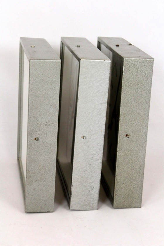 Image 1 of Orologi ferroviari quadrati industriali di Pragotron, anni '80, set di 3