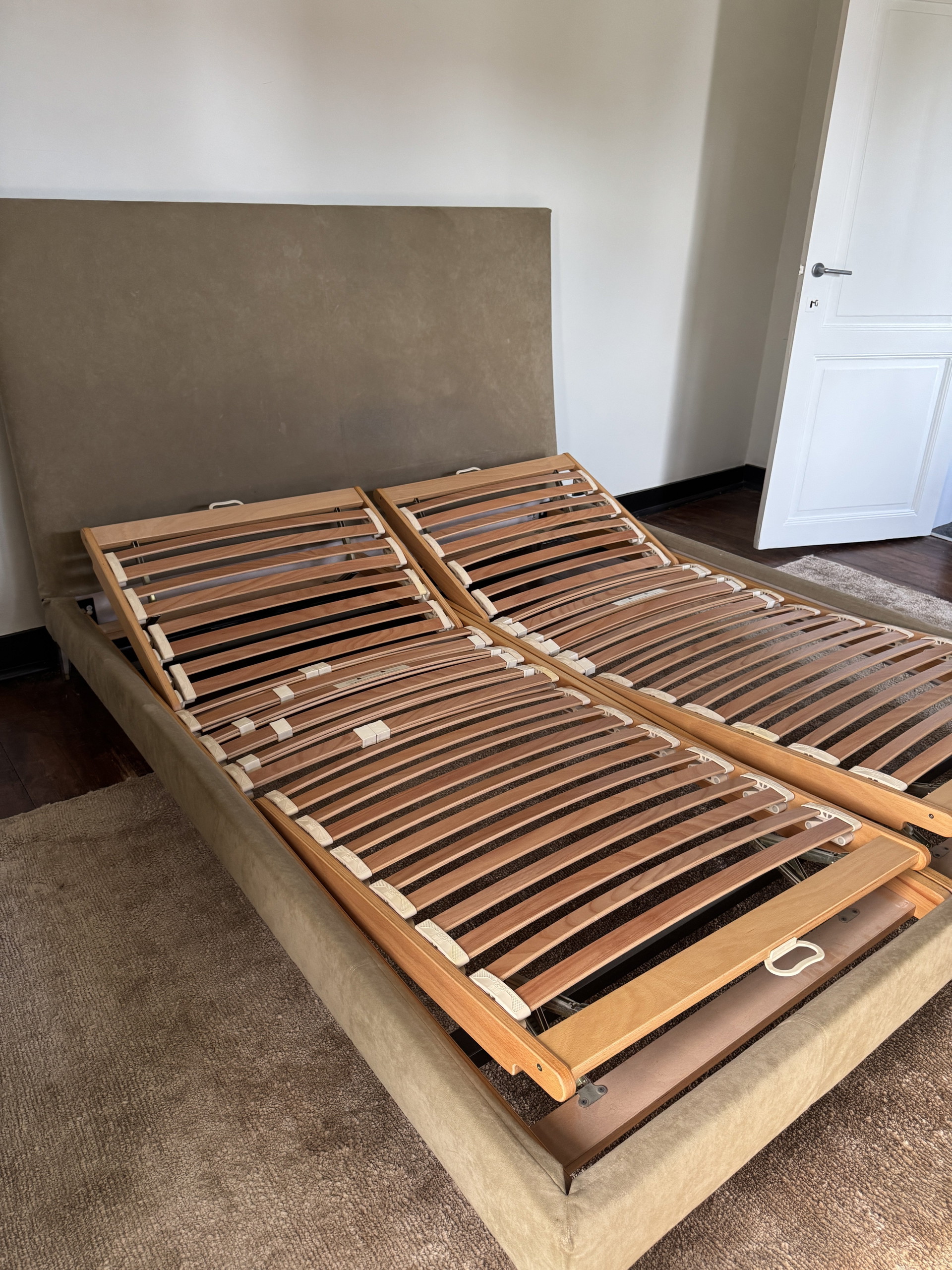 Maxalto / B&B Italia bed Apta | €325 | Whoppah