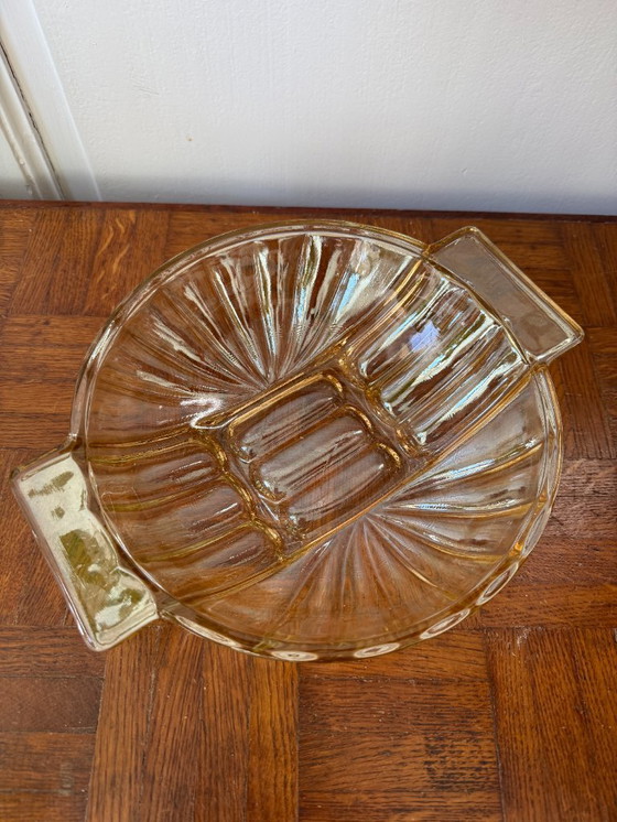 Image 1 of Piatto in vetro giallo prodotto in Francia