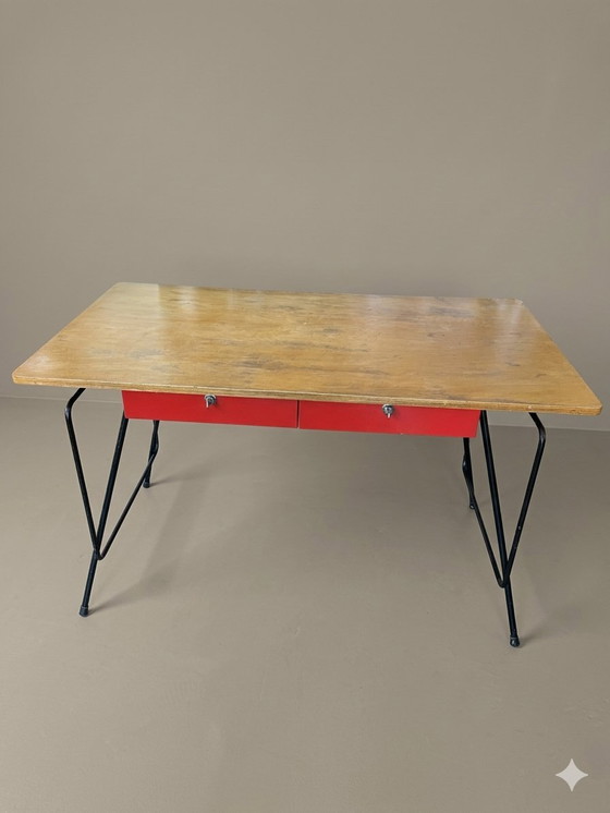 Image 1 of Escritorio del profesor Willy van der Meeren 1953