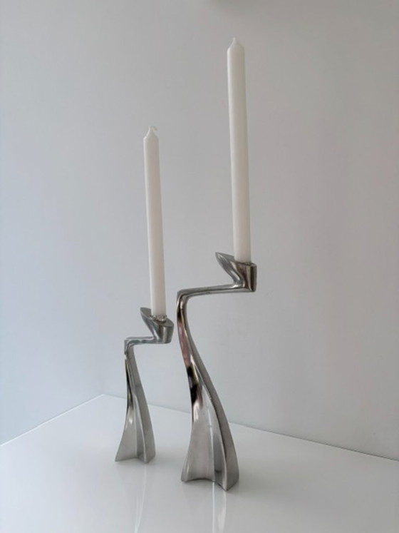 Portacandele Swan iconici di Matthew Hilton per SCP – Aluminium (photo 4 of 24)