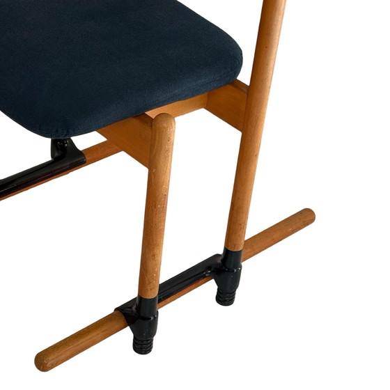 Image 1 of Peter Opsvik - Stokke - Flysit - Ergonomisch geformter Schaukelstuhl - Blauer Stoffbezug und Holzrahmen