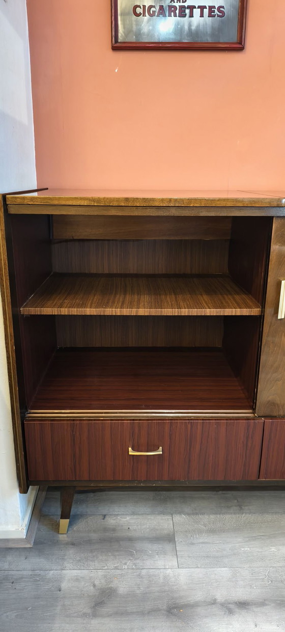 Credenza retrò / Mobile con dettagli in ottone (Anni '60/'70) – Credenze, Legno (photo 3 of 7)