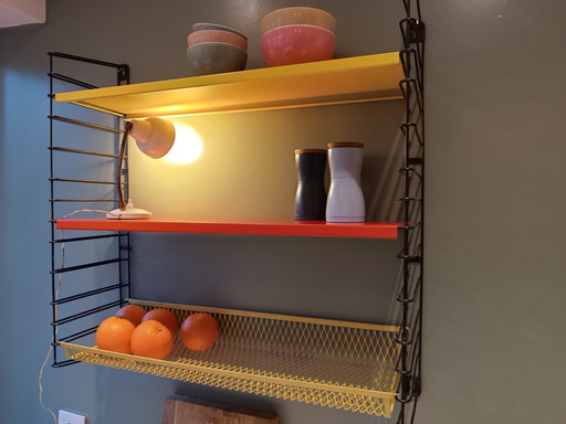 Étagère murale Tomado, style années soixante, avec panier