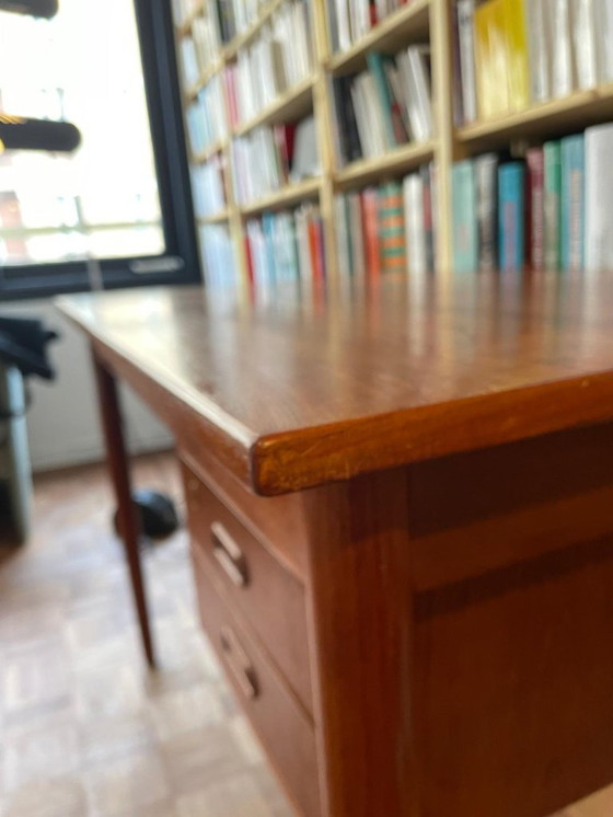 Image 1 of Scrivania di design danese in legno di teak, anni '60, due cassetti