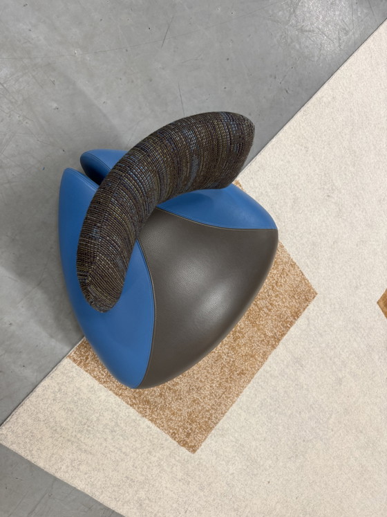 Image 1 of Leolux Pallone Ma Armchair blue fabric leather