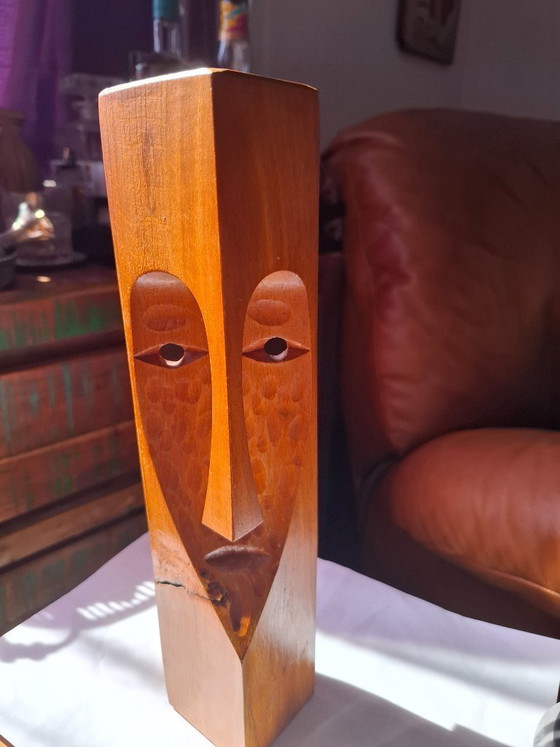 Image 1 of Handgeschnitzte Totem-Gesichtsskulptur aus Holz im Stil der Mitte des 20. Jahrhunderts (30 cm)