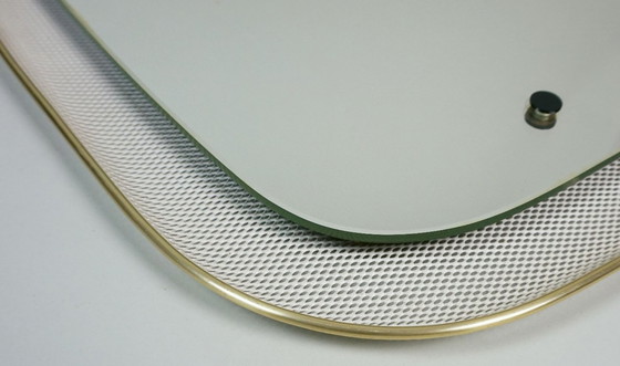 Image 1 of Wunderschöner Wandspiegel im Mid-Century-Modern-Stil der 1950er Jahre mit Drahtgeflechtrahmen und Messing