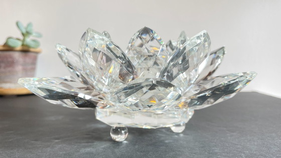 Image 1 of FLOWER Paperweight in Chiselled Crystal