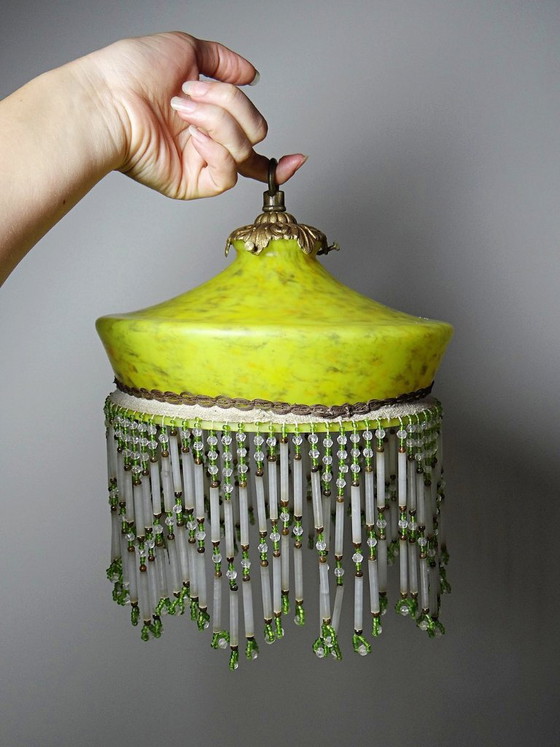 Antieke Art Deco Lampenkap van Geel Gemarmerd Glas met Kralenfranjes – Art déco, Decoratieve objecten (photo 3 of 14)