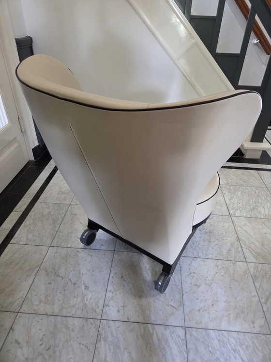 Giorgetti Rea Bergère Fauteuils + Eos Trolley – Chi Wing Lo – Sillones, Leather, Metal (photo 4 of 8)