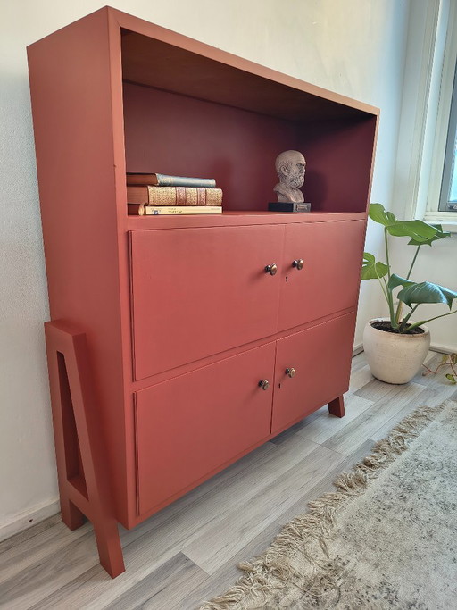 Vintage Bookcase / Sideboard – Terracotta Red – dressoirs, Bronze