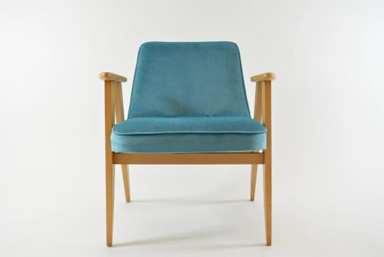 Image 1 of Fauteuil 366, gesigneerd J. Chierowski, hemelsblauw